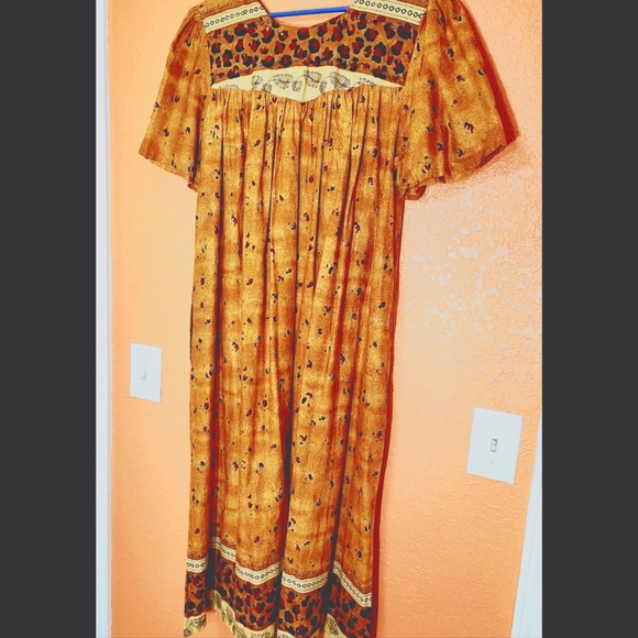 Vintage X-Lg PHASES Housedress in Gold and Brown - Picture 2 of 4